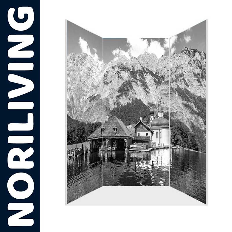 Dreiteiliger Paravent mit einem schwarz-weißen Bergmotiv und See von Noriliving