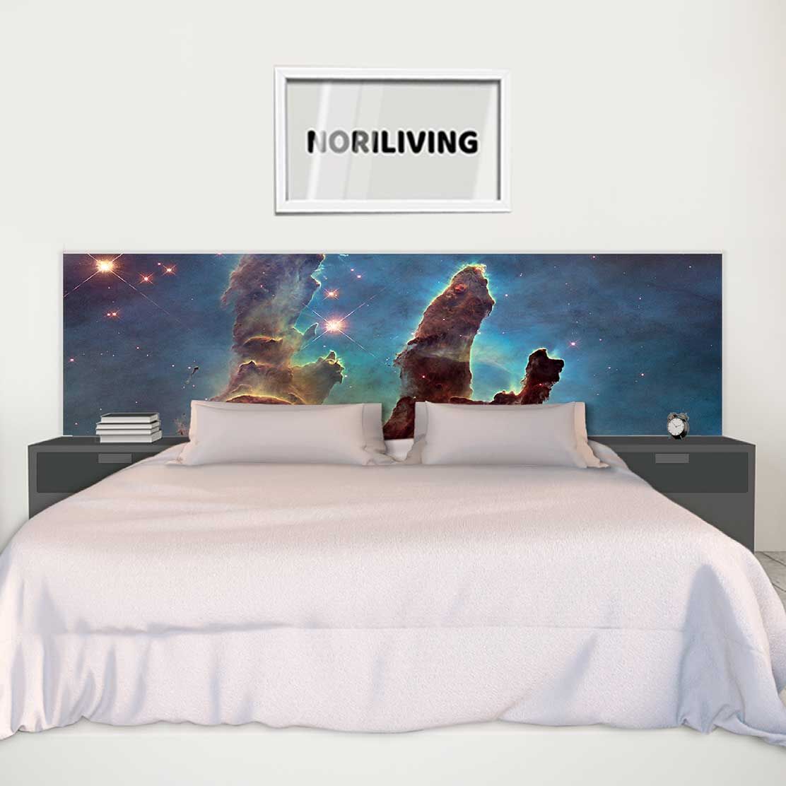 im Schlafzimmer eingebaute Bettrückwand mit Motiv Sterne - Nebel mit Explosion im Weltraum 564