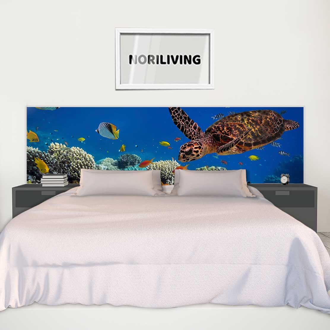 im Schlafzimmer eingebaute Bettrückwand mit Motiv Fische im Meer 068