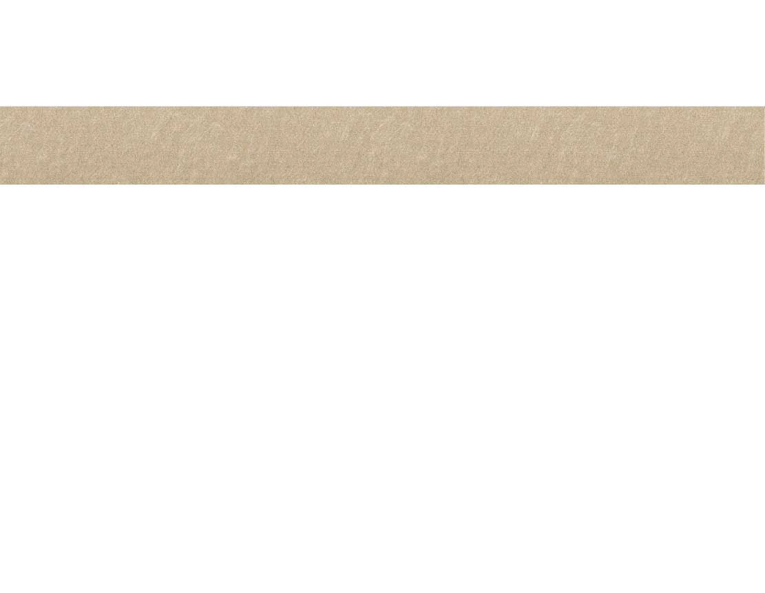 Ein länglicher, beiger Stoffstreifen liegt horizontal auf einem weißen Hintergrund.