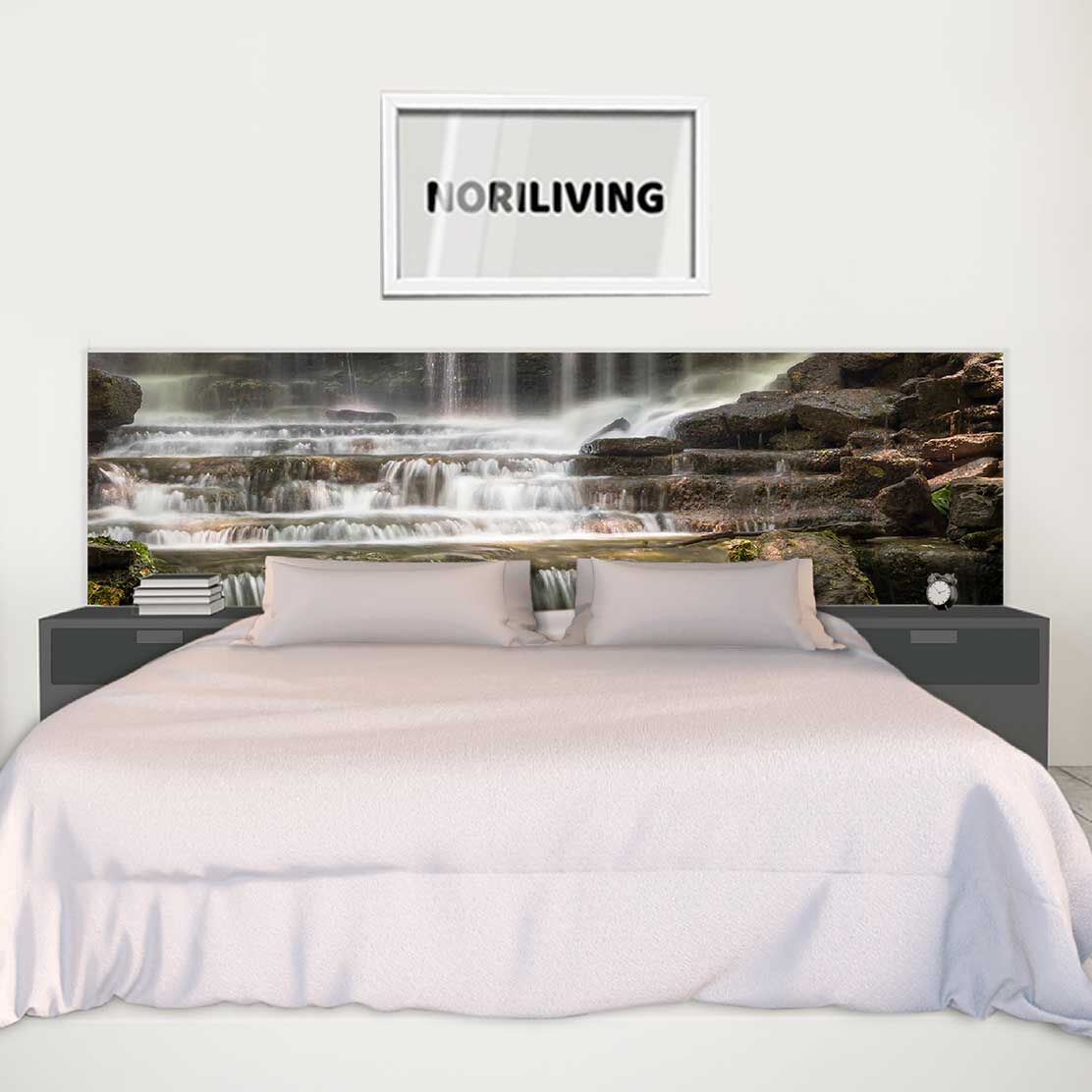 im Schlafzimmer eingebaute Bettrückwand mit Motiv Wasserfall Kaskaden 644