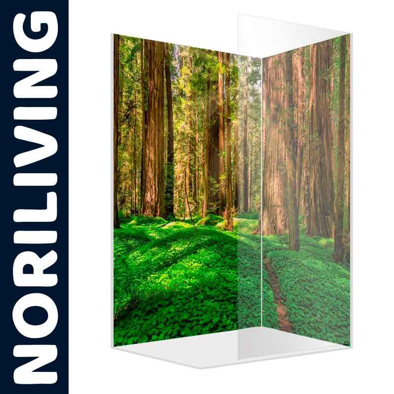 Duschwand von Noriliving mit beeindruckendem Waldmotiv, das einen natürlichen und erfrischenden Blickfang im Badezimmer darstellt.