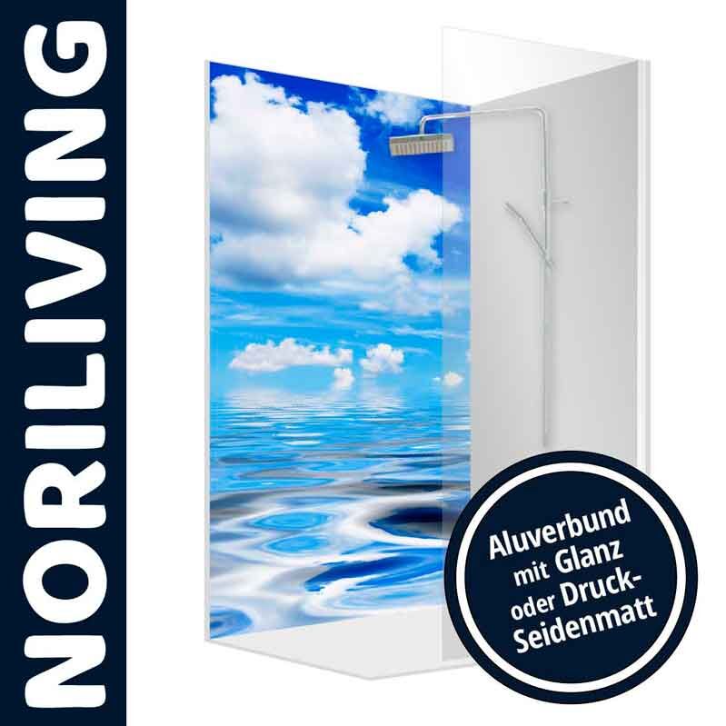 Duschwand von Norliving mit einem Ozean- und Wolkenmotiv, erhältlich in Aluverbund mit Glanz oder Druck-Seidenmatt