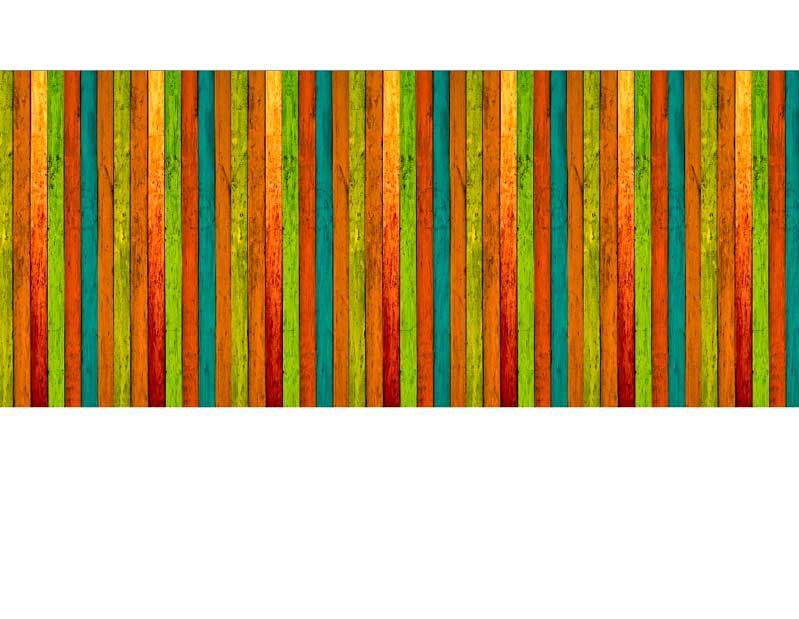 Buntes Muster aus vertikalen, farbigen Holzplanken in Grün, Orange, Gelb und Rot.