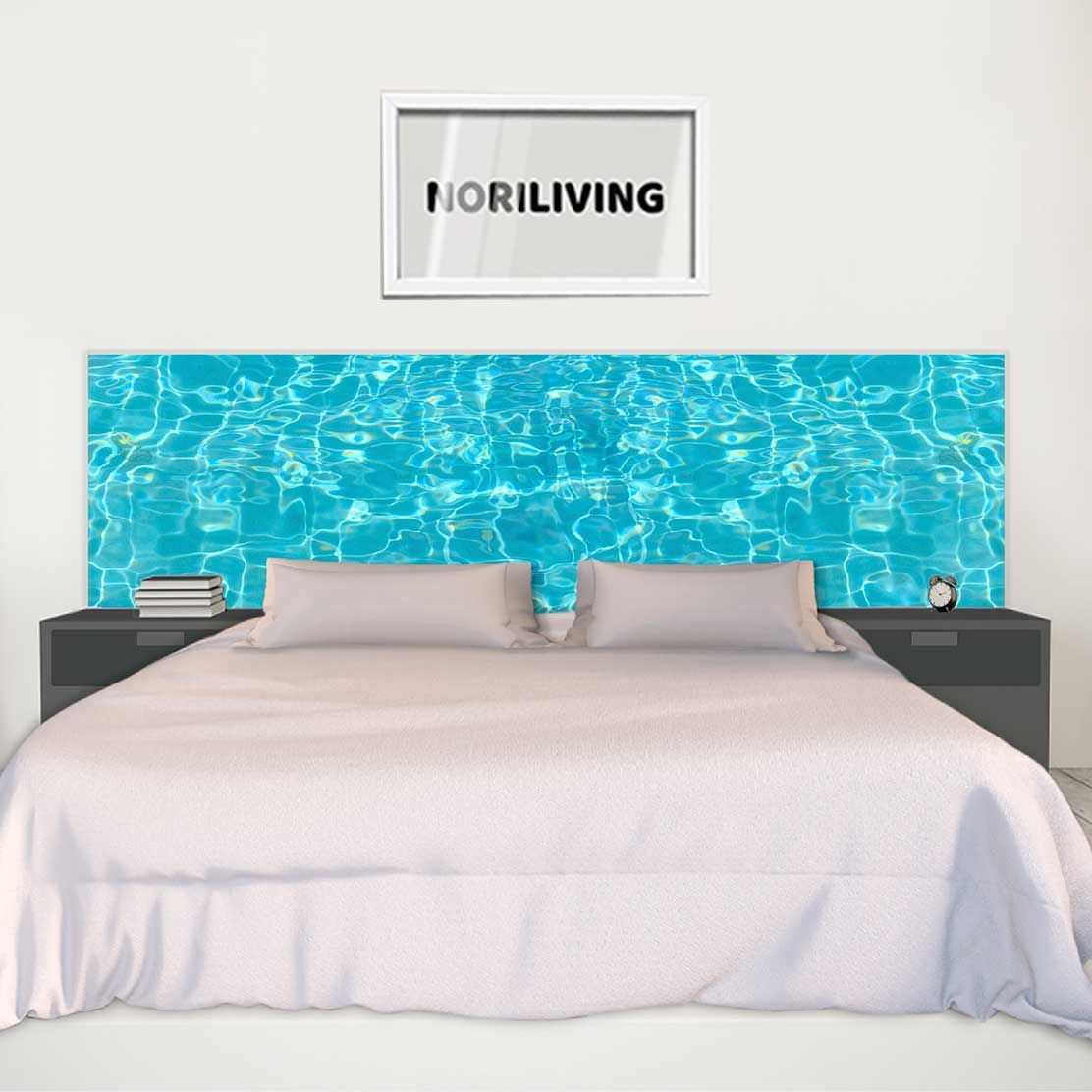 im Schlafzimmer eingebaute Bettrückwand mit Motiv Türkises Wasser im Schwimmbecken 645