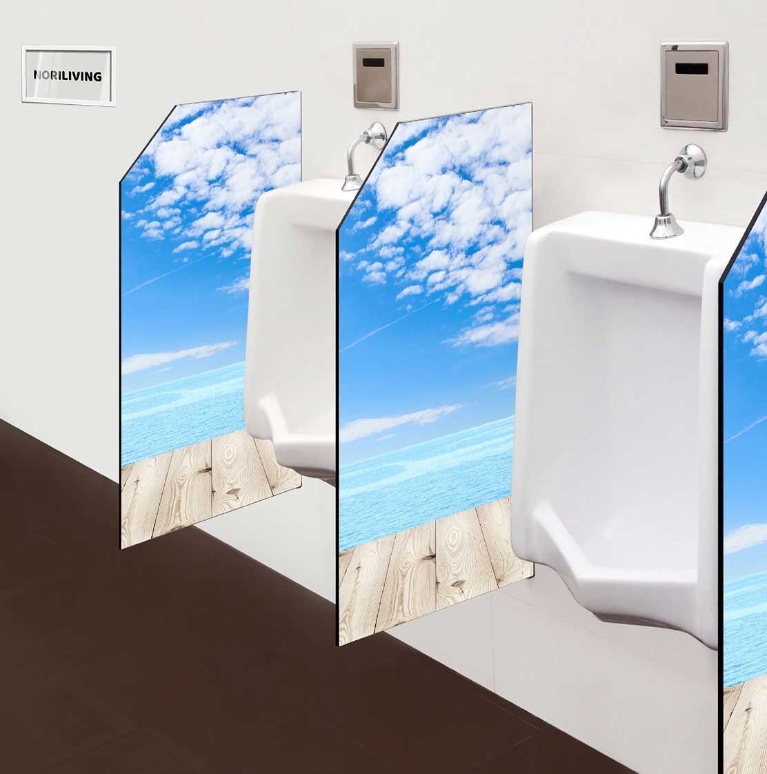 in der Toilette eingebaute Schamwand mit Motiv Heller Holzsteg am Meer 898