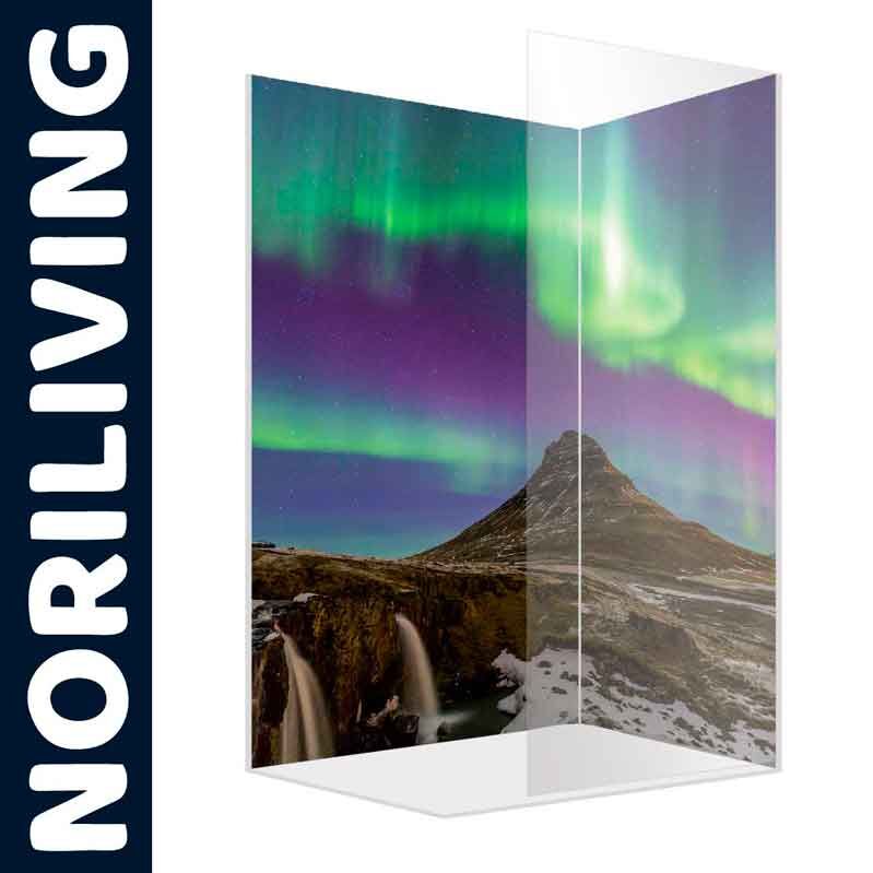 Duschtrennwand mit fotorealistischem Motiv von Nordlichtern und Berglandschaft, Marke NORILIVING