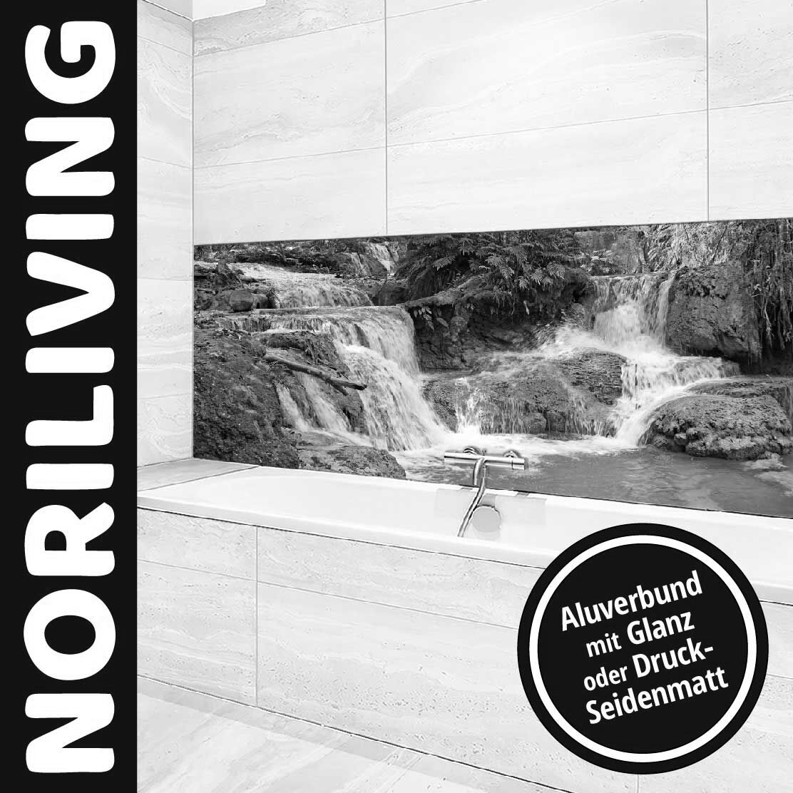 Aluverbundbild mit Wasserfall-Motiv oberhalb einer Badewanne, wählbar in Glanz oder Druck-Seidenmatt. Marke NORILIVING.