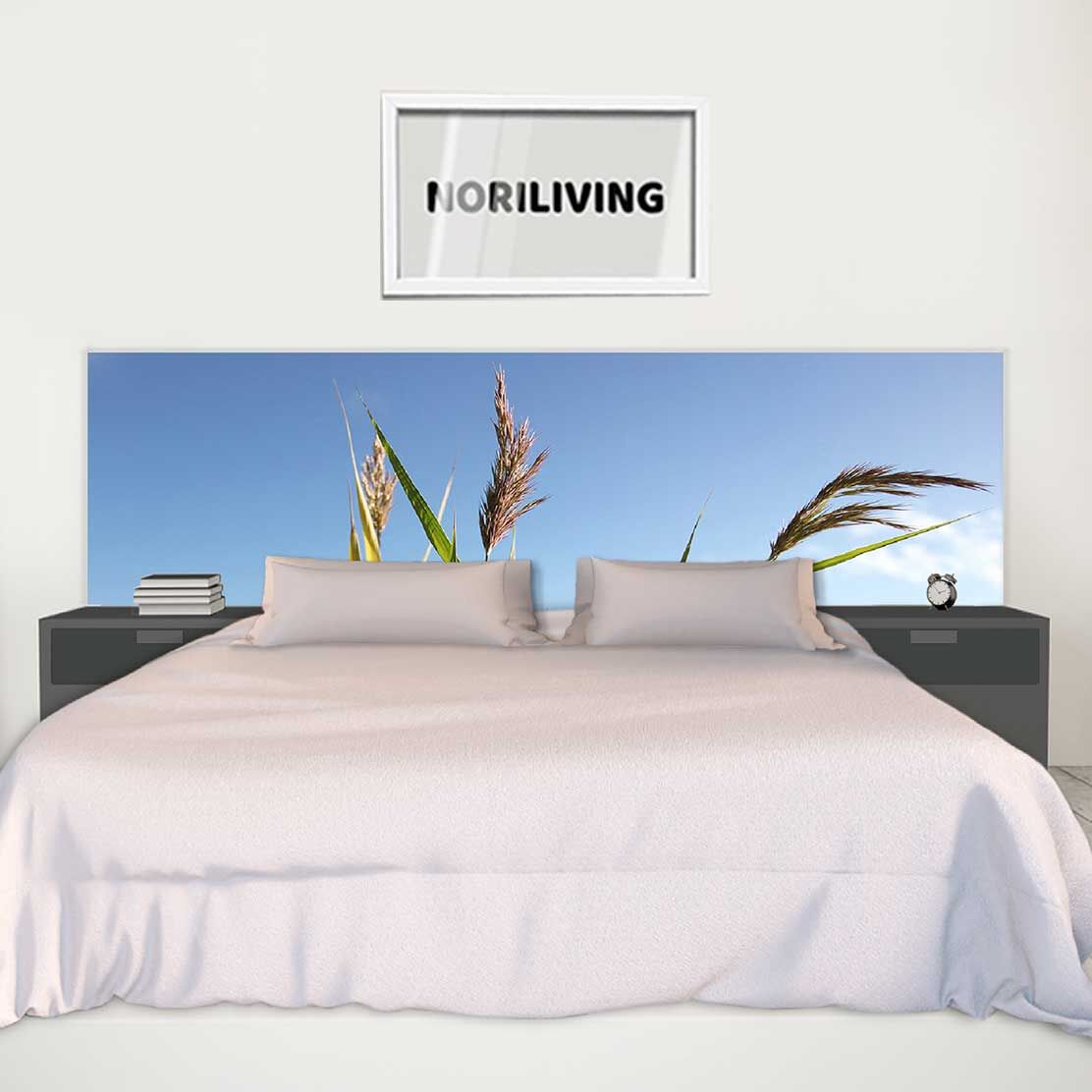 im Schlafzimmer eingebaute Bettrückwand mit Motiv Strand Sand Gras 588