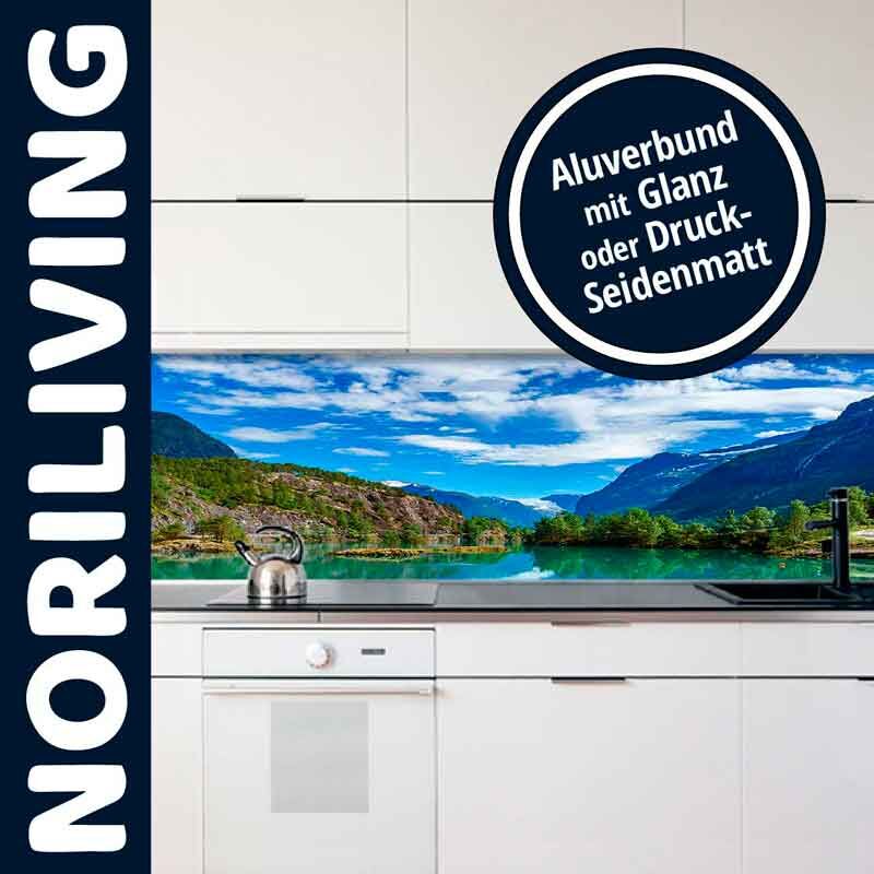 Moderne Küche mit Aluverbund-Rückwand, die ein Landschaftsmotiv zeigt - in Glanz oder Druck-Seidenmatt erhältlich