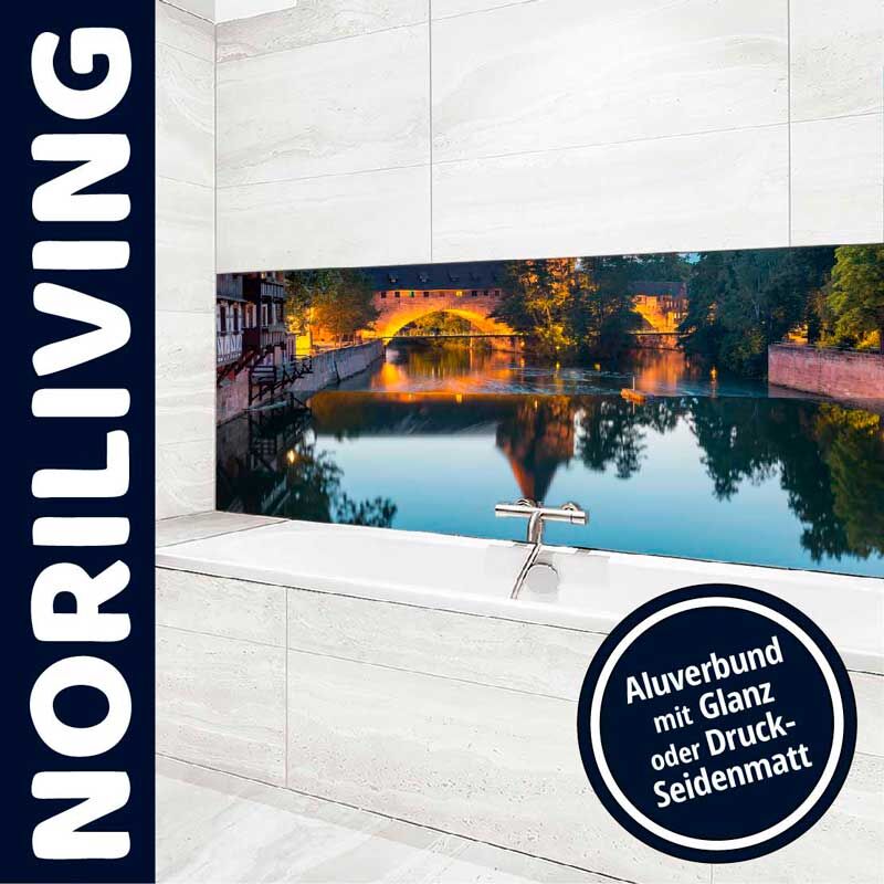 Bad mit eleganter Alubund-Wandverkleidung und Abendbrücke als Motiv, von Noriliving