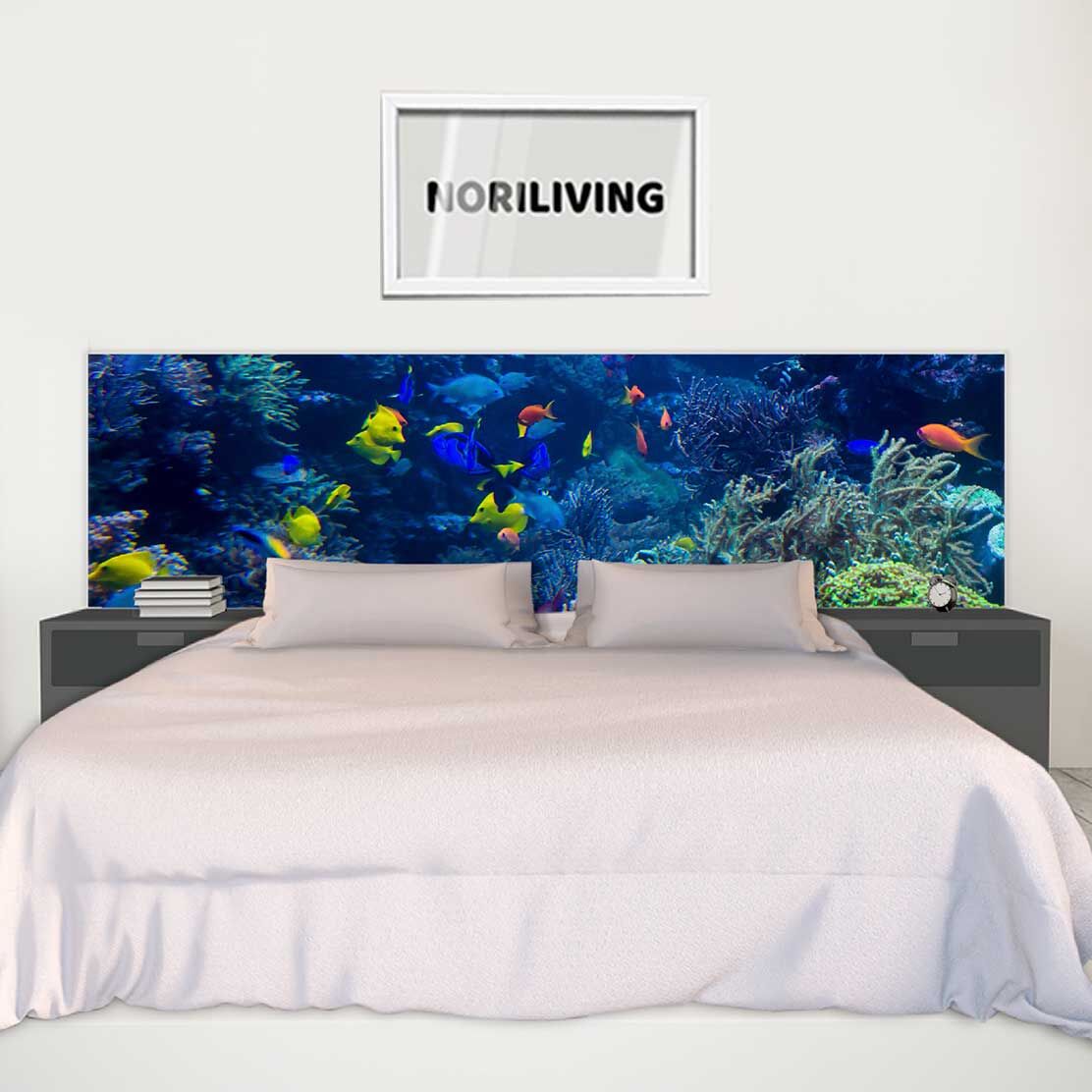 im Schlafzimmer eingebaute Bettrückwand mit Motiv Unterwasserwelt 907
