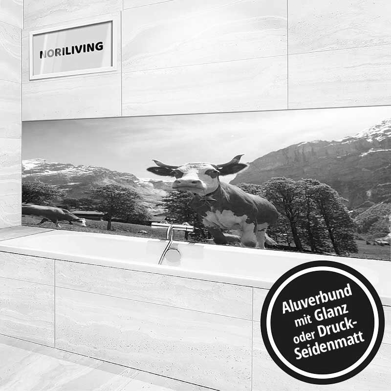 Ansicht des Badrückwand-Motivs Kuh in Alpenidylle 660 schwarz-weiß Höhe zentriert
