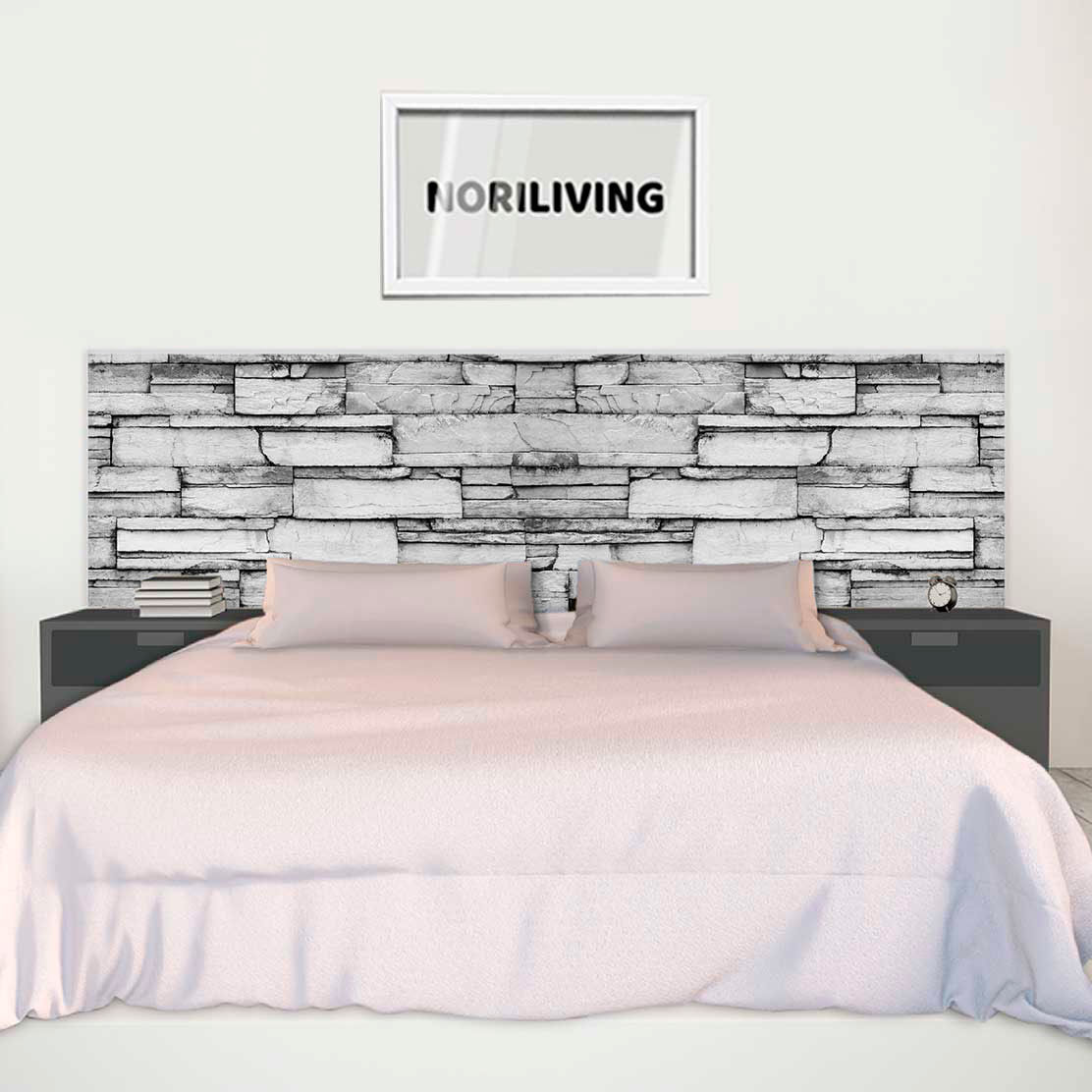 im Schlafzimmer eingebaute Bettrückwand mit Motiv Natursteinmauer beige 454 schwarz-weiß