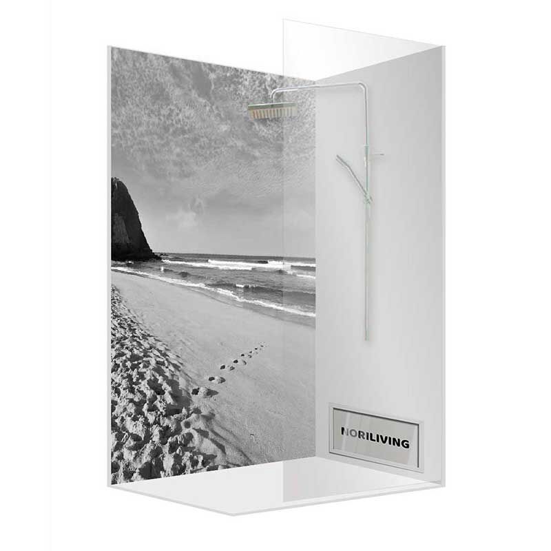 Moderne Duschkabine mit schwarz-weißem Strandmotiv und Regenduschkopf