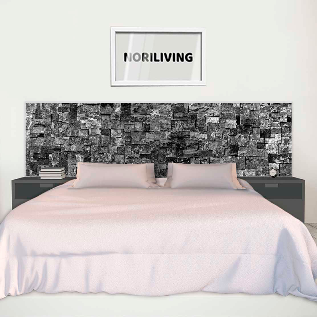 im Schlafzimmer eingebaute Bettrückwand mit Motiv Steinwand Mosaik dunkelgrau 209c schwarz-weiß