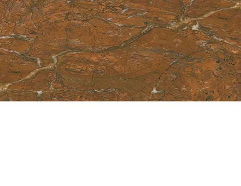 Detailansicht einer braunen Marmorplatte mit einzigartiger Maserung und goldenen Adern.