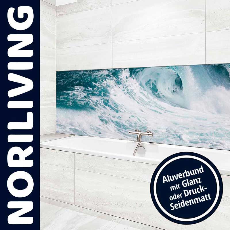 Badezimmer mit Aluverbundbild in glänzendem oder seidenmattem Druck, das eine stürmische Meereswelle zeigt, gestaltet von NORILIVING.