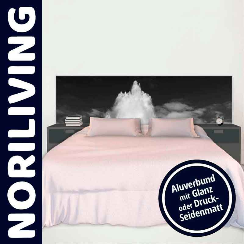 Schlafzimmer mit elegantem Bett, aufwendig gestaltetem Kopfteil und Nachttischen; Aluverbund mit Glanz oder Druck-Seidenmatt verfügbar