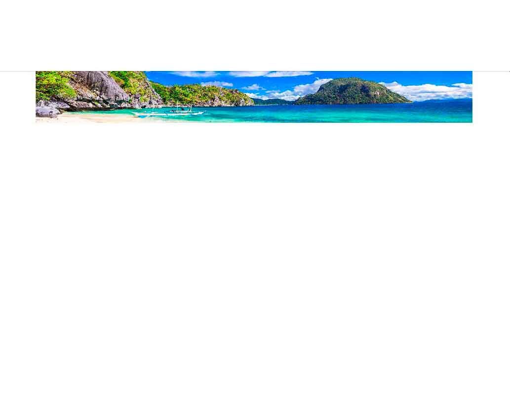 Tropische Bucht mit türkisfarbenem Meer, weißem Sandstrand und grüner Vegetation