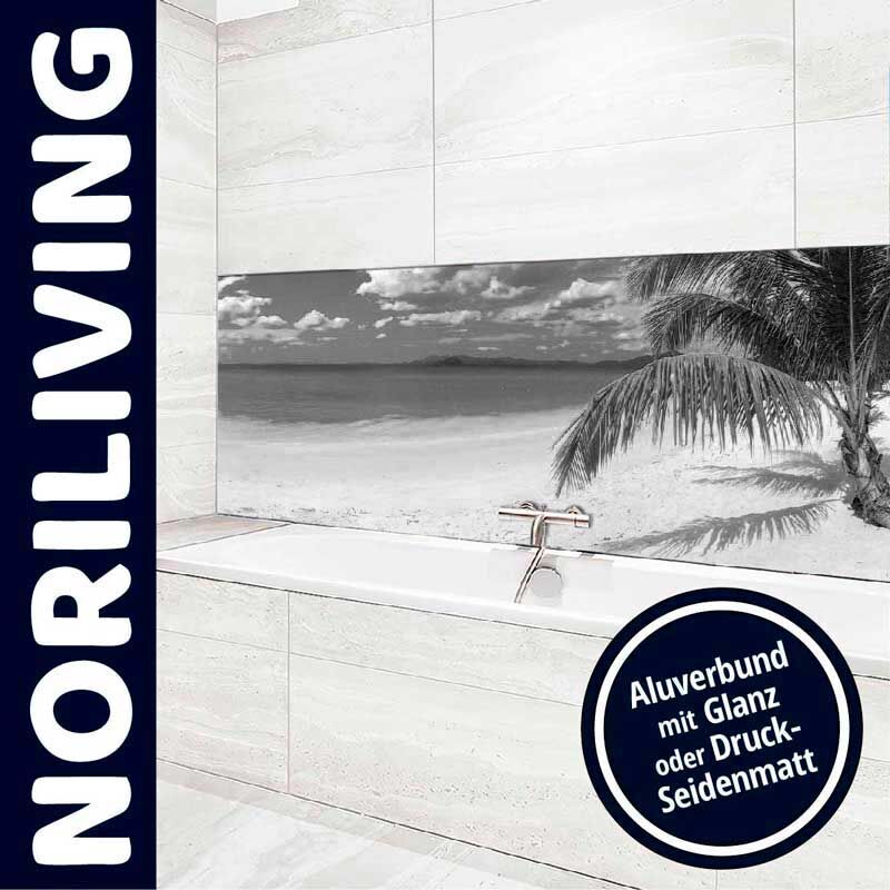 Badezimmer mit Wandbild eines Strandes und Palme, Noriliving Design
