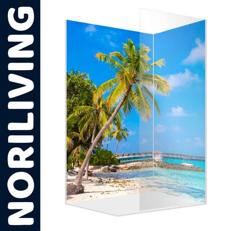 Duschwand aus Glas mit einem Bild von einem tropischen Strand und Palmen, angeboten von Noriliving