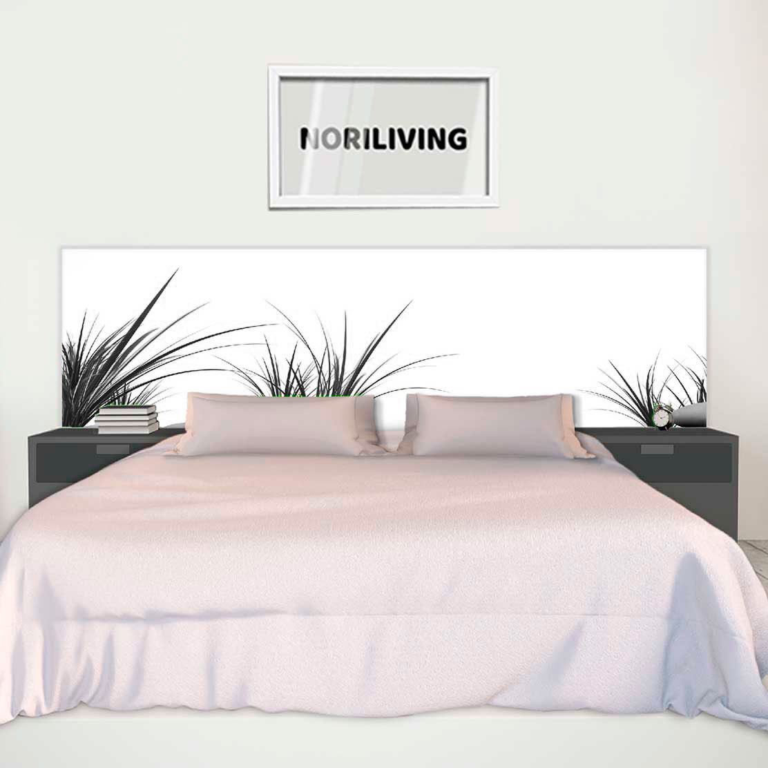 im Schlafzimmer eingebaute Bettrückwand mit Motiv Zen Gras Steine 940 schwarz-weiß