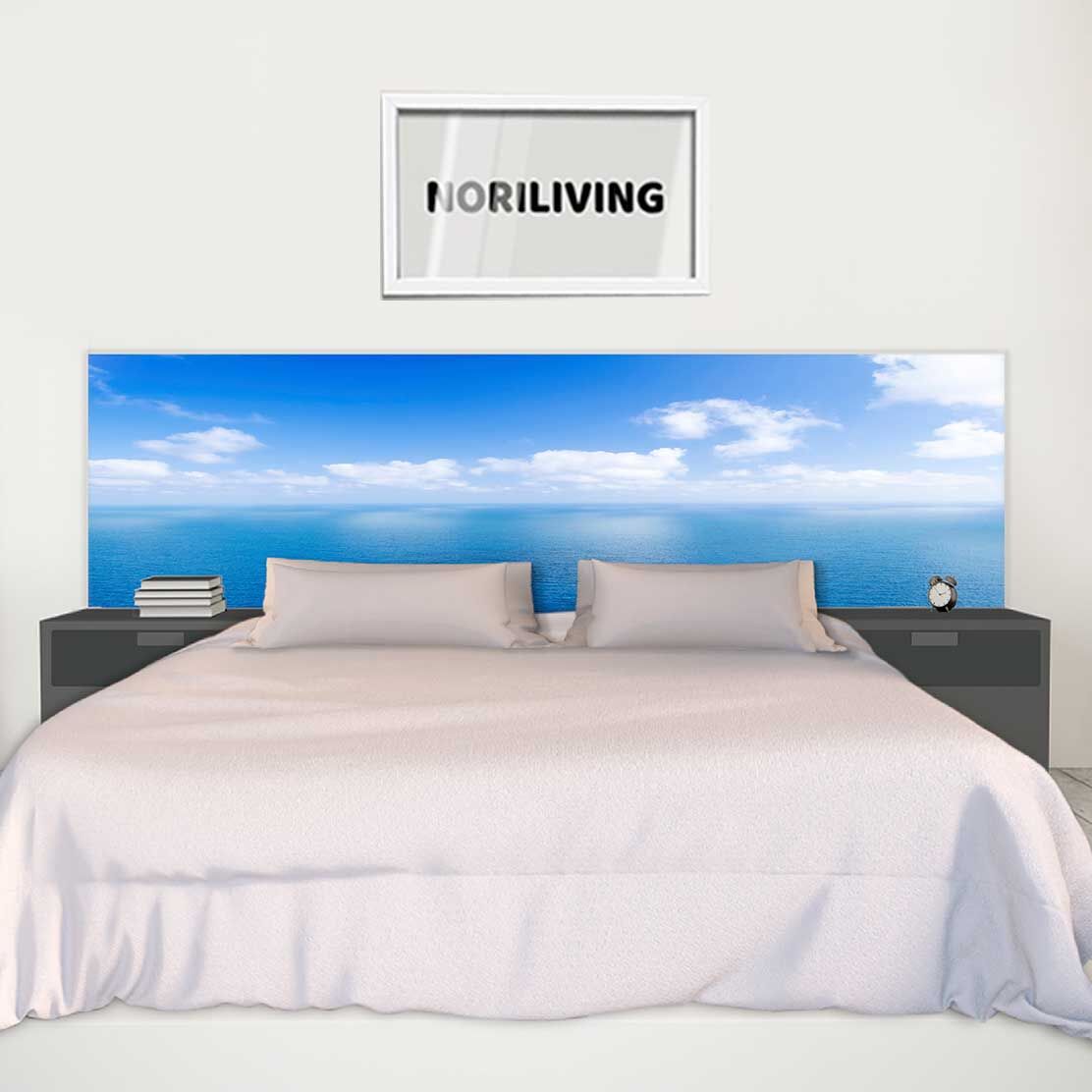 im Schlafzimmer eingebaute Bettrückwand mit Motiv Tiefes blau 710