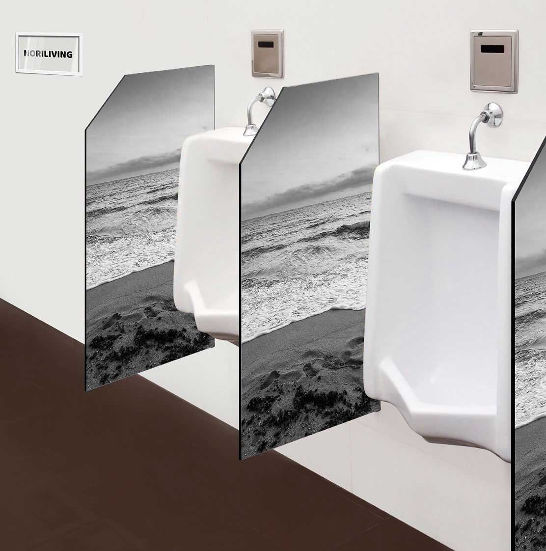 in der Toilette eingebaute Schamwand mit Motiv Sandstrand bei Sonnenaufgang 873 schwarz-weiß