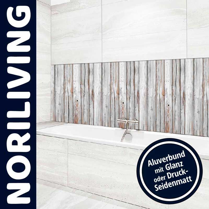 Badgestaltung mit Aluverbundverkleidung in Holzoptik über einer weißen Badewanne