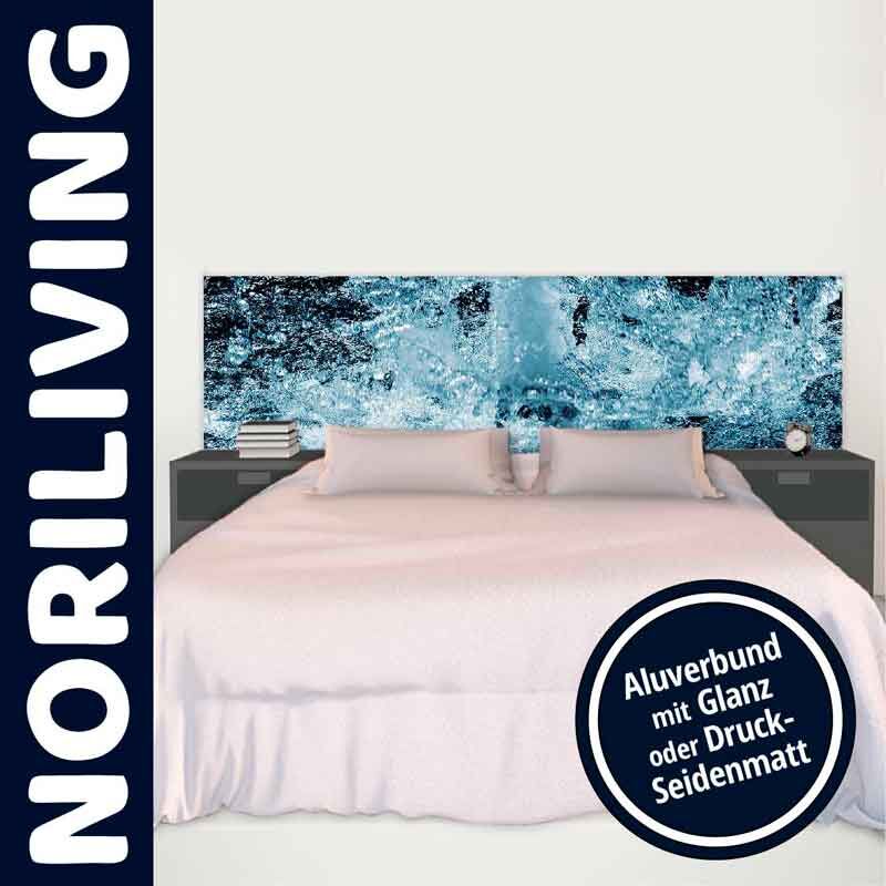 Bett von NORILIVING mit modernem blauem Kopfteil und Nachttischen, erhältlich in Glanz oder Druck-Seidenmatt.