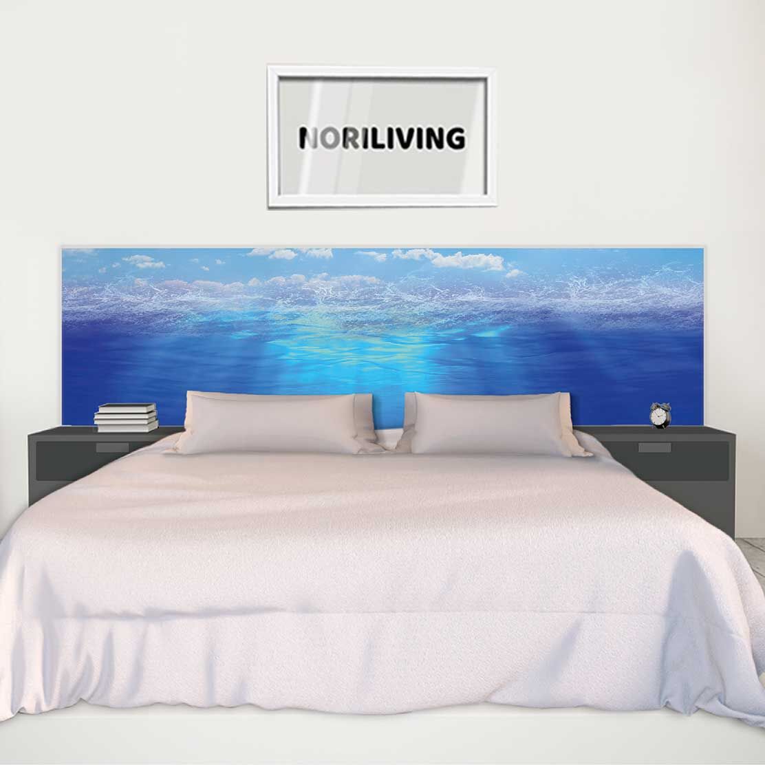 im Schlafzimmer eingebaute Bettrückwand mit Motiv Unterwasser in der Tiefe 927b