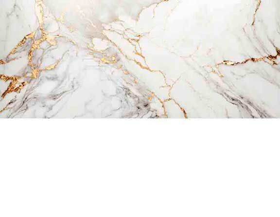 Detailaufnahme von weißem Marmor mit goldenen Adern, eleganter Hintergrund
