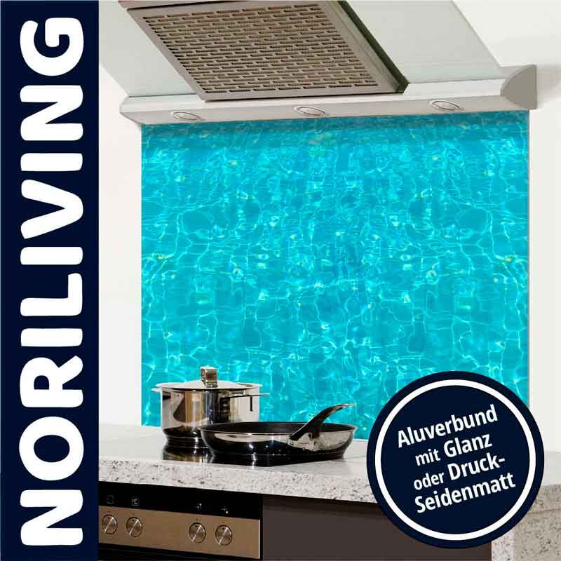 Moderne Küchenrückwand in Aluverbund mit Wasser-Pool-Design von Noriliving