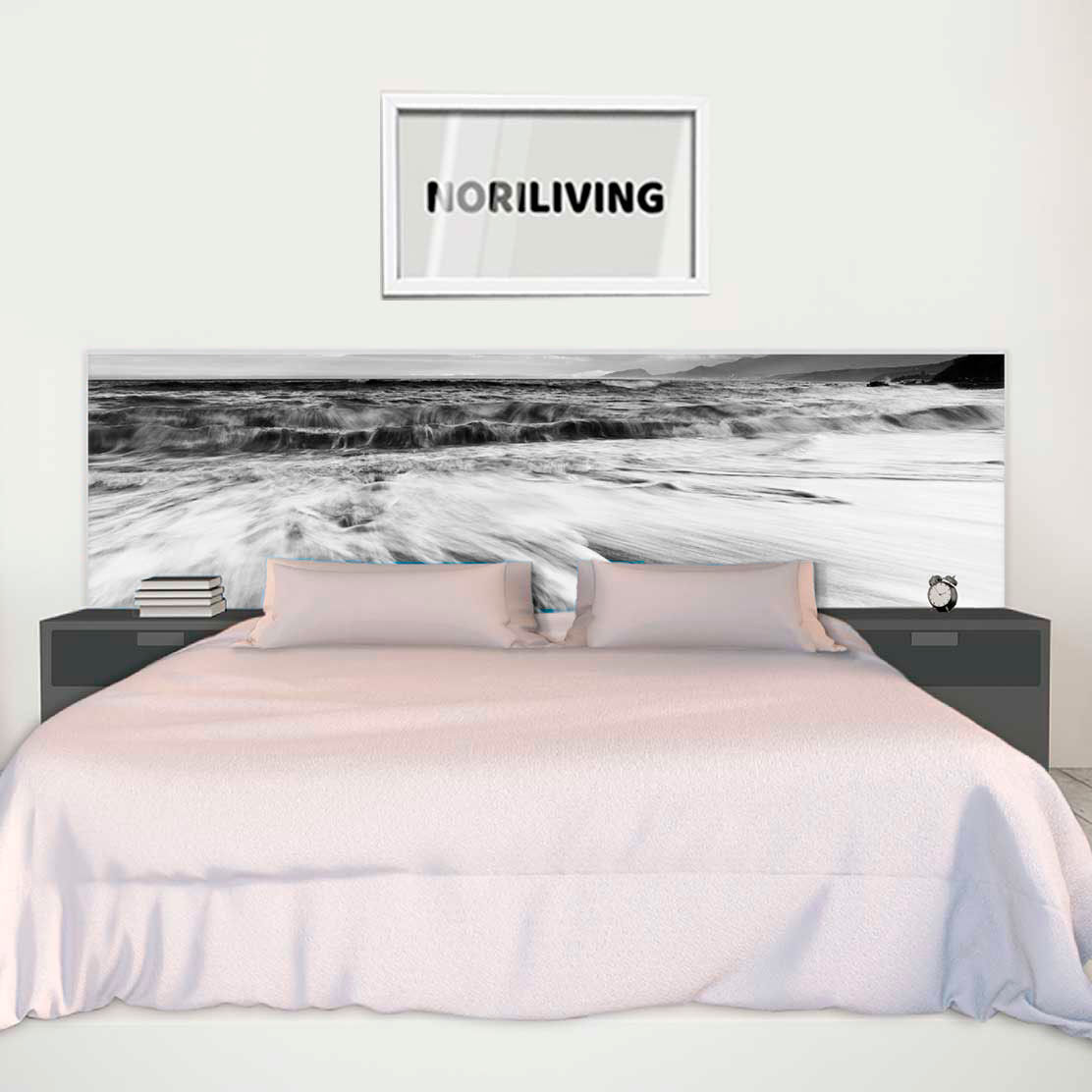 im Schlafzimmer eingebaute Bettrückwand mit Motiv Sonnenuntergang Meer 181 schwarz-weiß