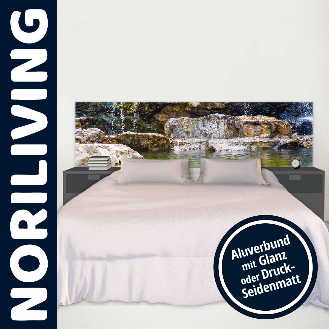 Schlafzimmeransicht mit modernem Bett und Kopfteil mit Wasserfallmotiv, angeboten von NORILIVING, umgeben von eleganten Beistelltischen.