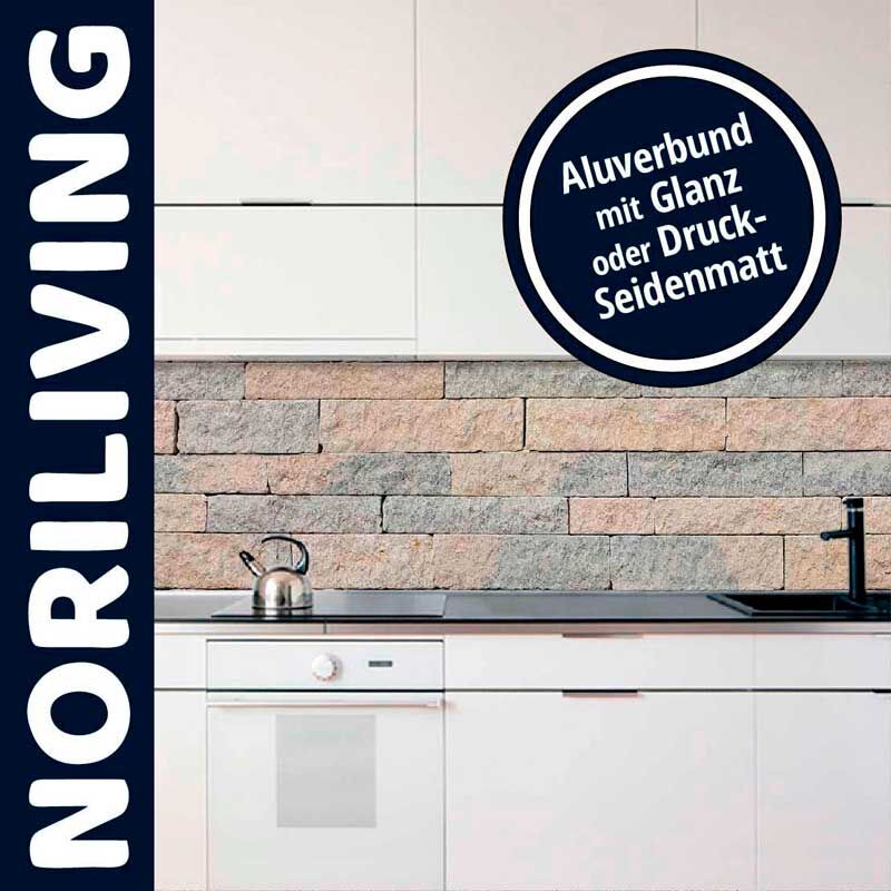 Moderne Küche mit heller Aluverbundrückwand in Steindesign, stylish und funktional