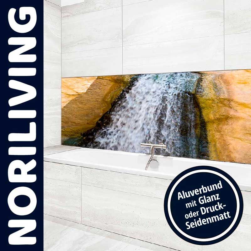 Modernes Badezimmer mit Aluverbund-Wandbild eines Wasserfalls in glänzendem oder seidenmattem Finish.