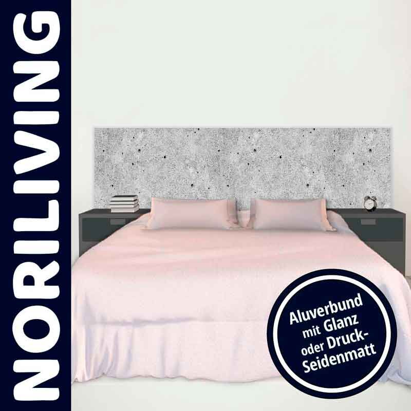 Schlafzimmerszene mit Bett und modernem Kopfteil aus Aluverbund mit Glanz oder Druck-Seidenmatt von Noriliving