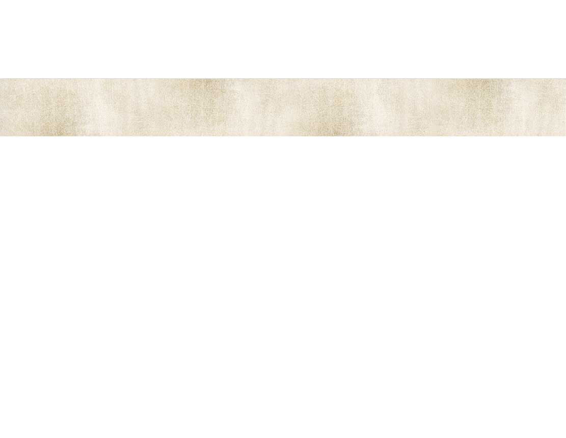 Beige Tapetenbahn mit feiner Textur auf weißem Hintergrund