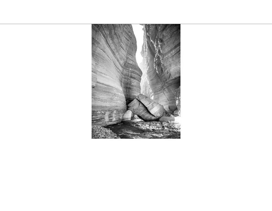 Ansicht des Badrückwand-Motivs Wadi Hasa-Bach in Jordanien 257 schwarz-weiß