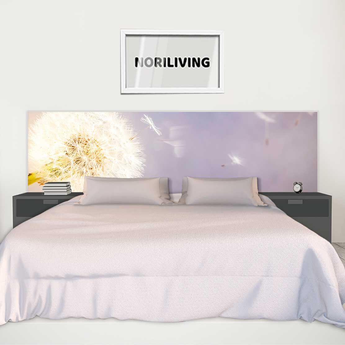 im Schlafzimmer eingebaute Bettrückwand mit Motiv Pusteblume 255