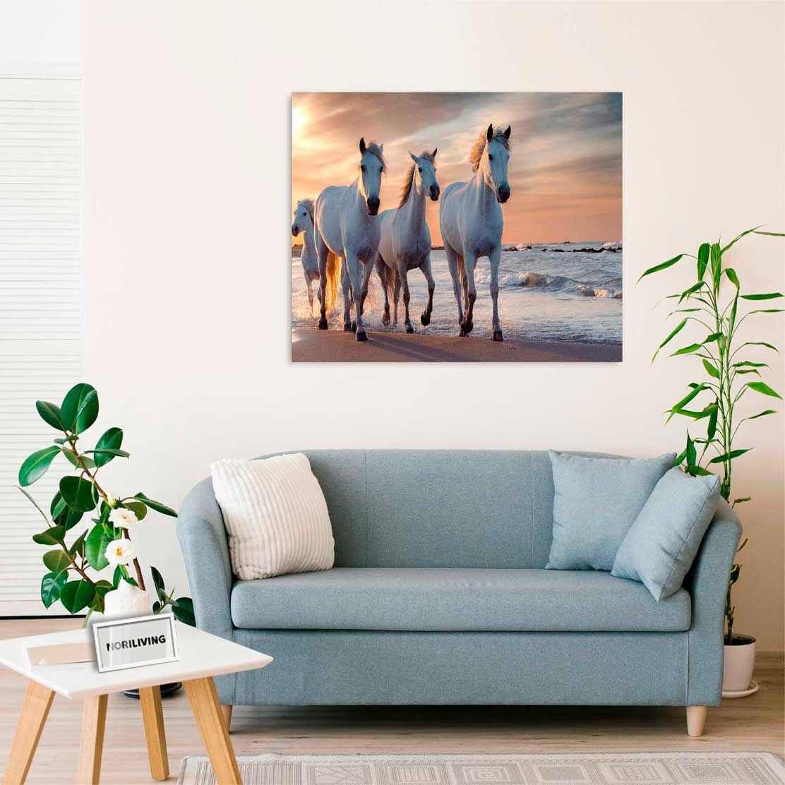 Wandbild über dem Sofa mit Motiv Pferde am Meer 277