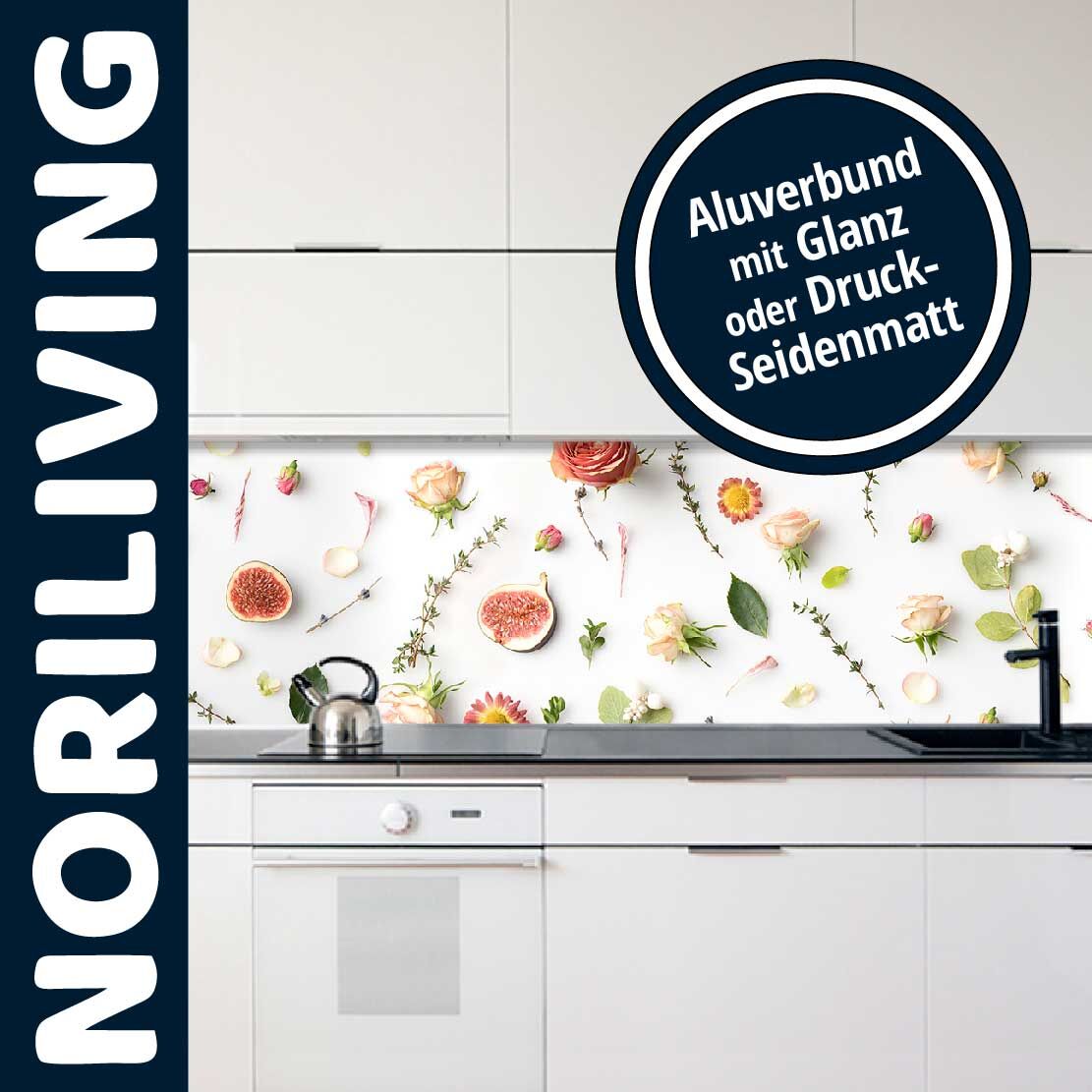 Moderne Küche mit floral bedruckter Aluverbund-Rückwand in Glanz oder Seidenmatt von Noriliving