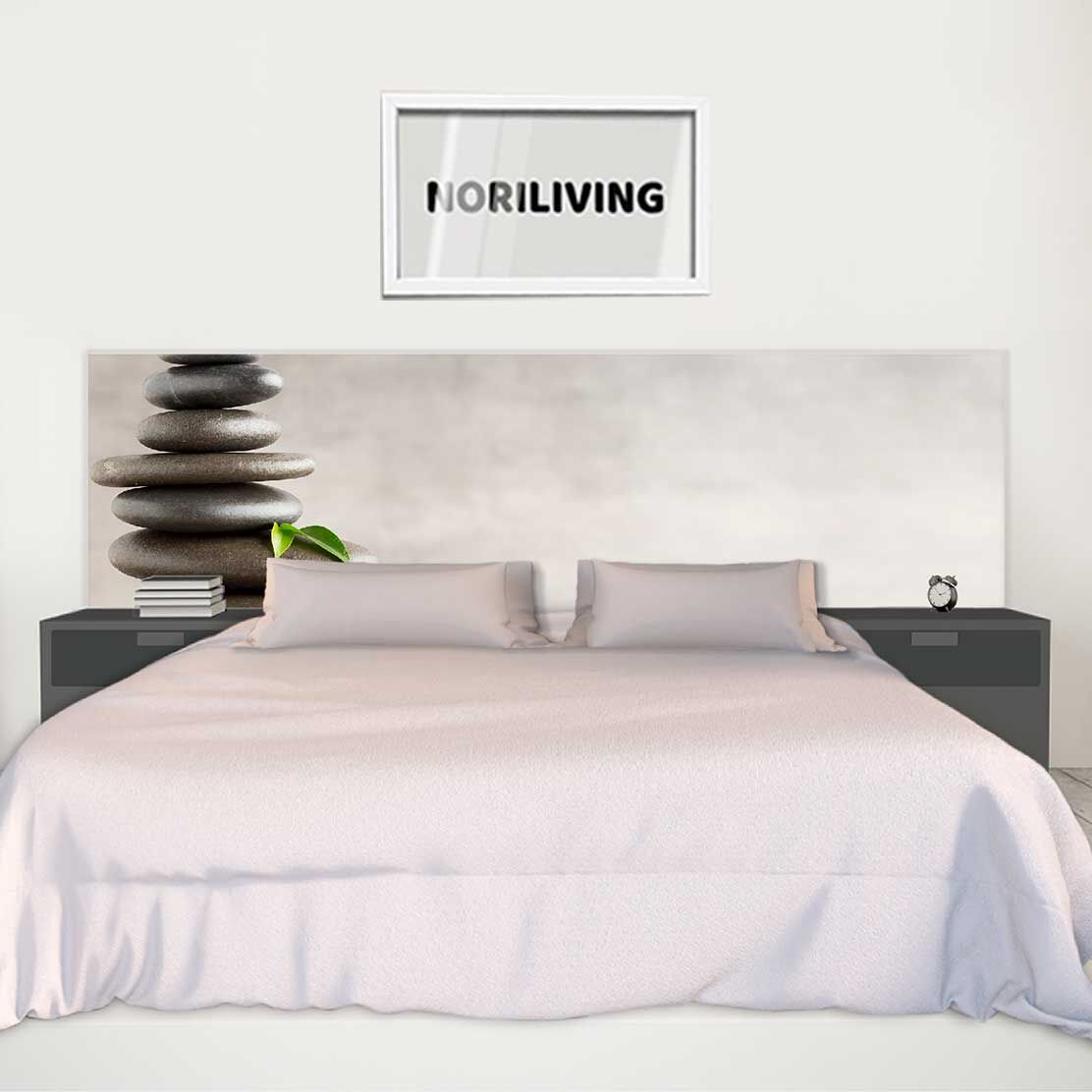 im Schlafzimmer eingebaute Bettrückwand mit Motiv Massagesteine 403