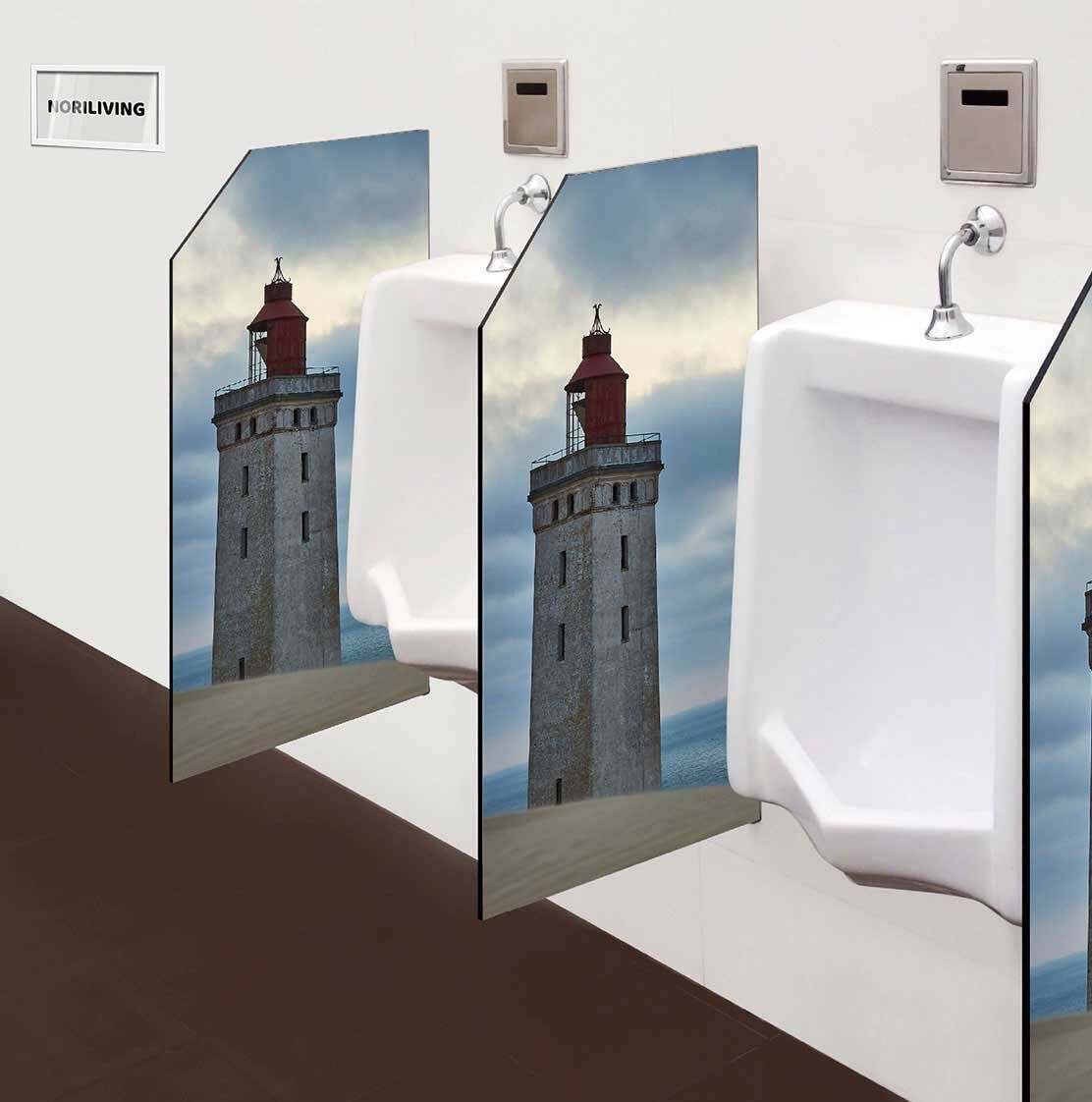 in der Toilette eingebaute Schamwand mit Motiv Leuchtturm am Meer 391