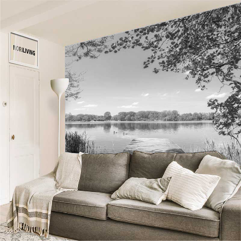 im Wohnzimmer eingebaute Wohnzimmerrückwand mit Motiv Fluss im Wald 370 schwarz-weiß