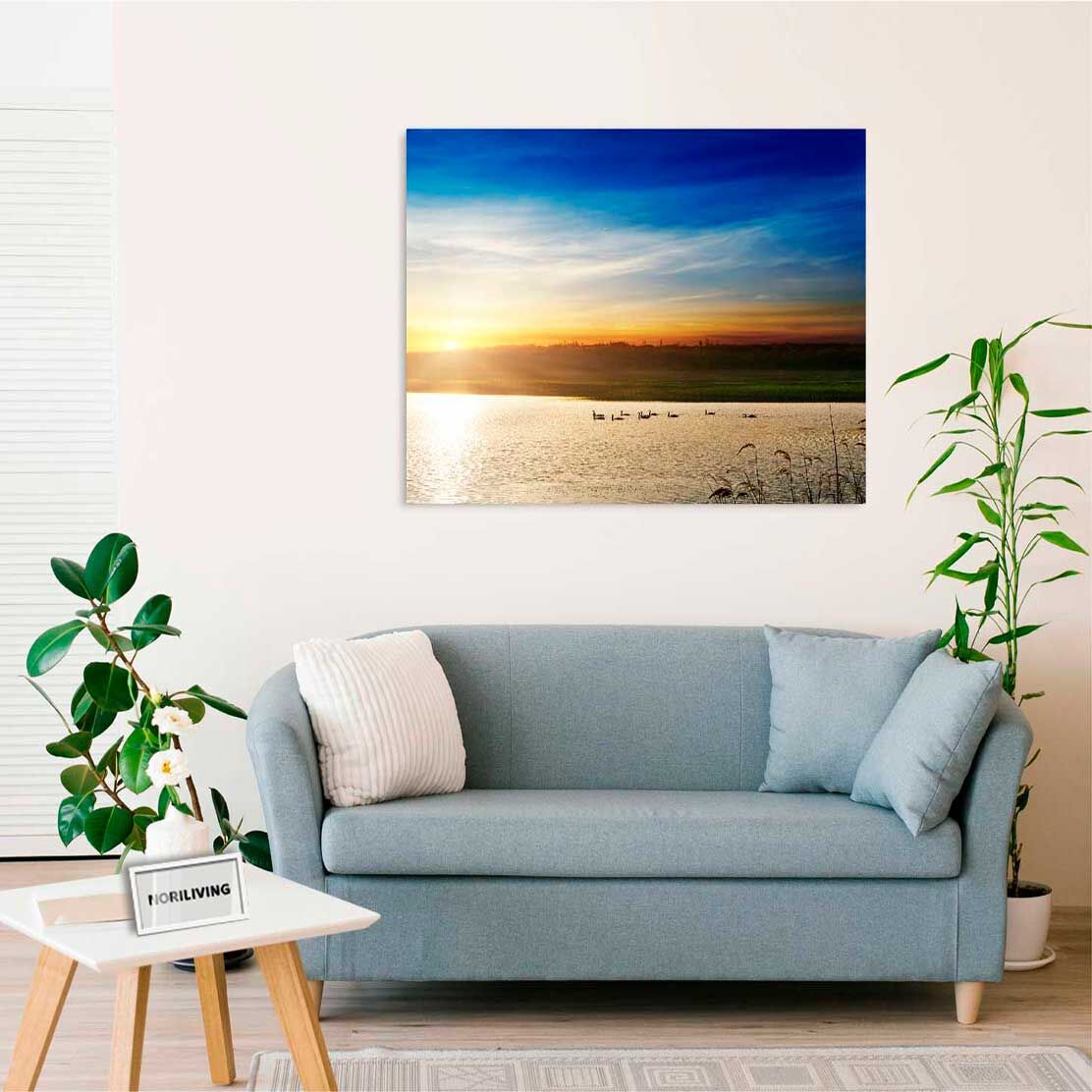 Wandbild über dem Sofa mit Motiv Sonnenuntergang über dem Fluss mit Schwänen 749