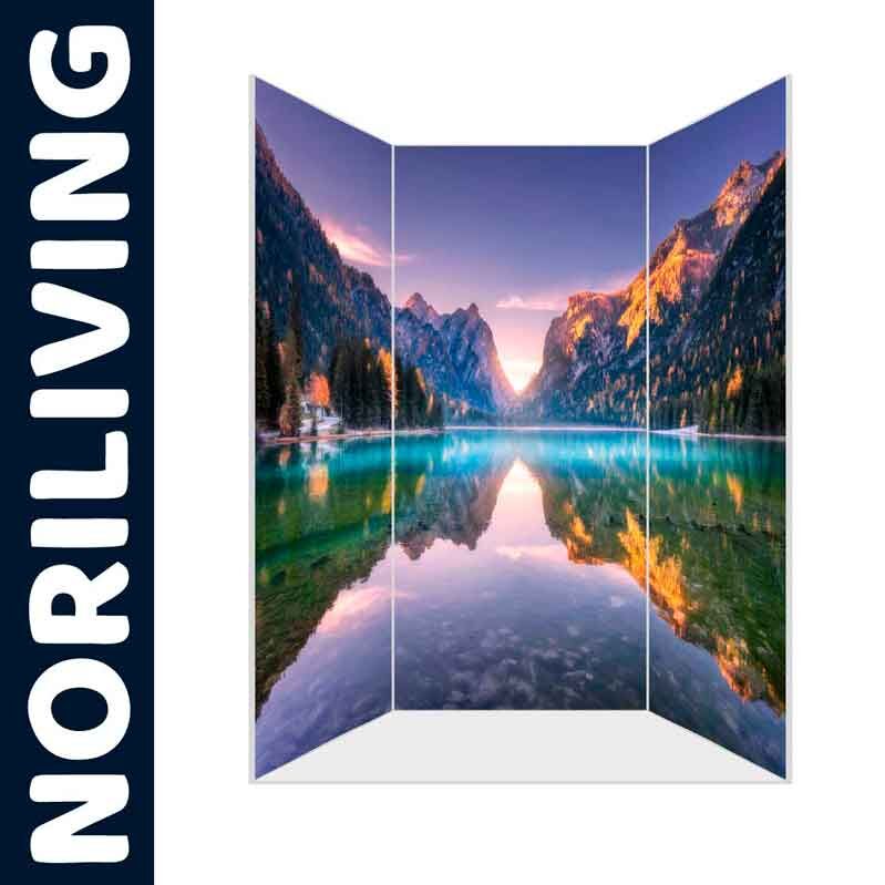 Dekorativer Raumteiler mit einem atemberaubenden Bergsee-Motiv in herbstlichen Farben