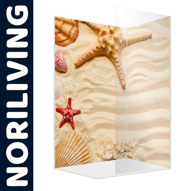 Duschwand mit Strandmotiv, Muscheln und Seesternen von Noriliving